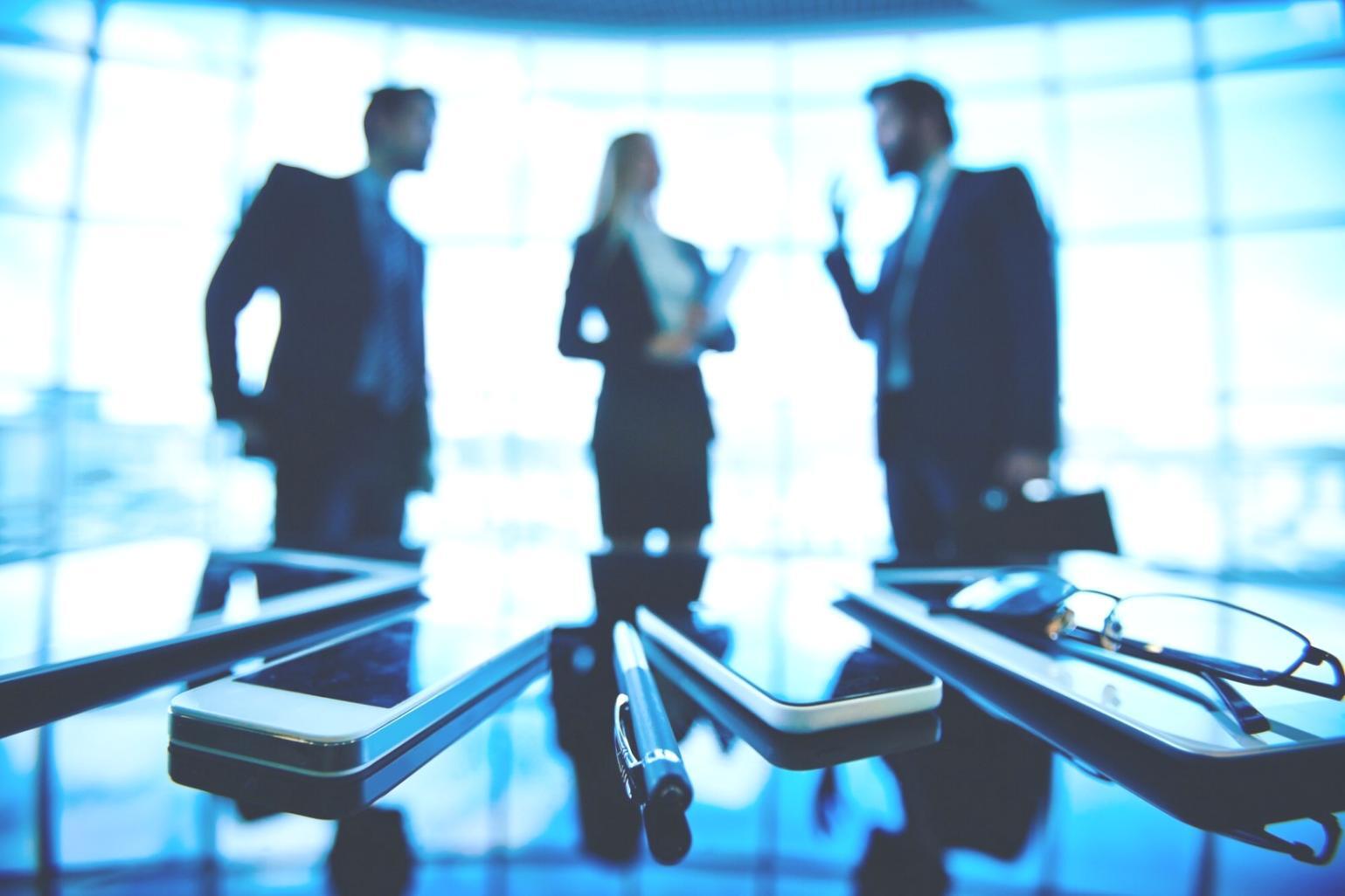 Finanzanalyst bei der Arbeit mit Bewertungsmodellen